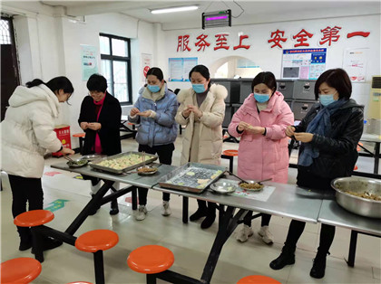 弘扬传统，情满冬至――郑州市第四十五中学开展冬至包饺子活动